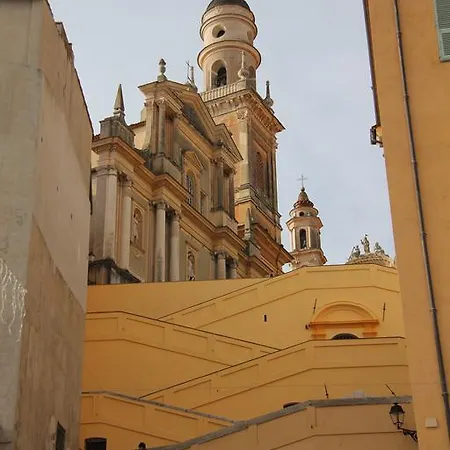 Au Chateau Vallaya *