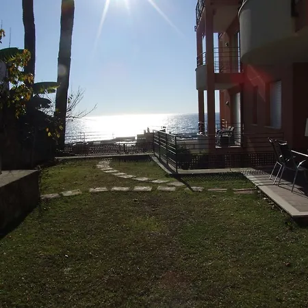 Au Chateau Vallaya Апартаменти *