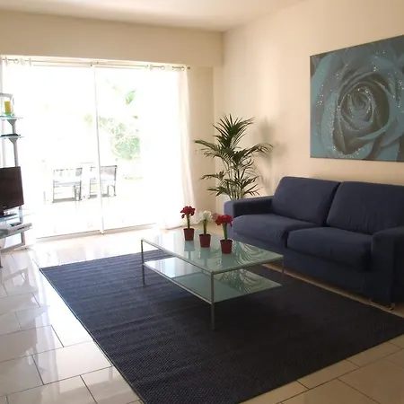 Au Chateau Vallaya * Мантон