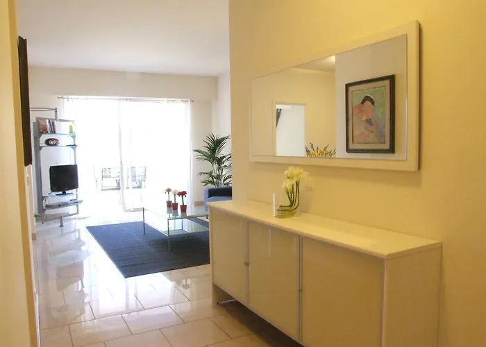 Au Chateau Vallaya Menton