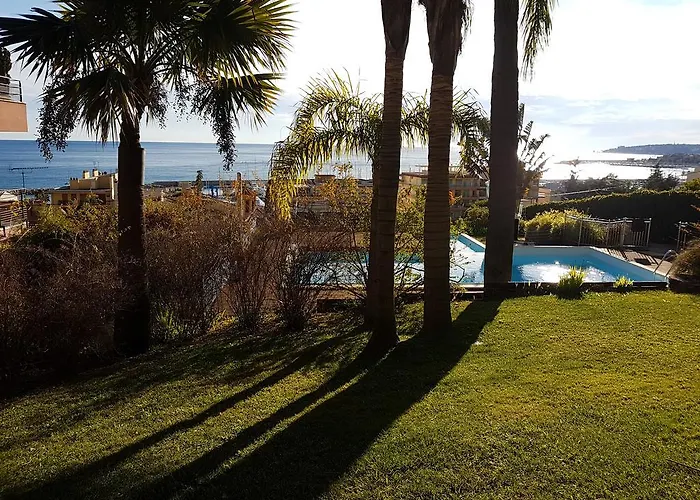 Au Chateau Vallaya Menton